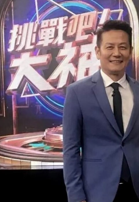 直播白皙粉乳妹子2 - 撸鸡鸡