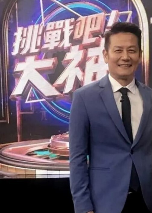 武汉混血女神孙俪狸天然巨乳御姐大屁股道具 - 撸鸡鸡